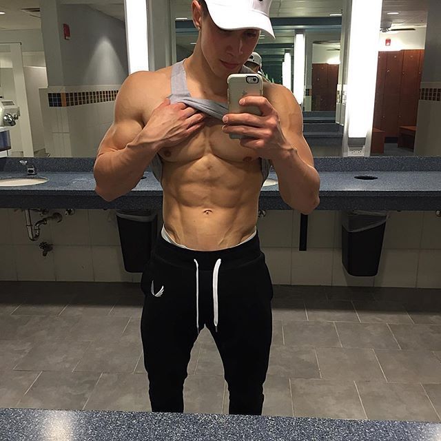 Brandon Larracuente торс