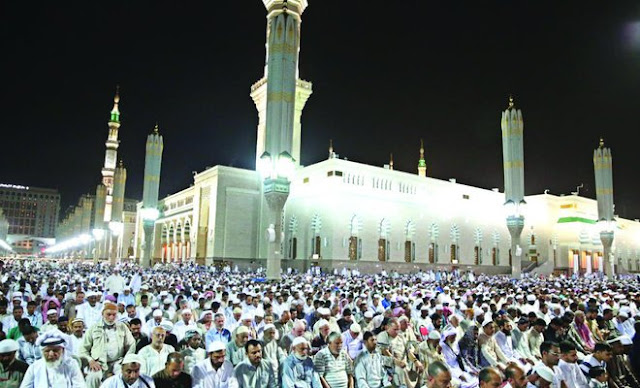 Friday sermon: Imams of the Two Holy Mosques remind Muslims of Zakat Al-Fitr
