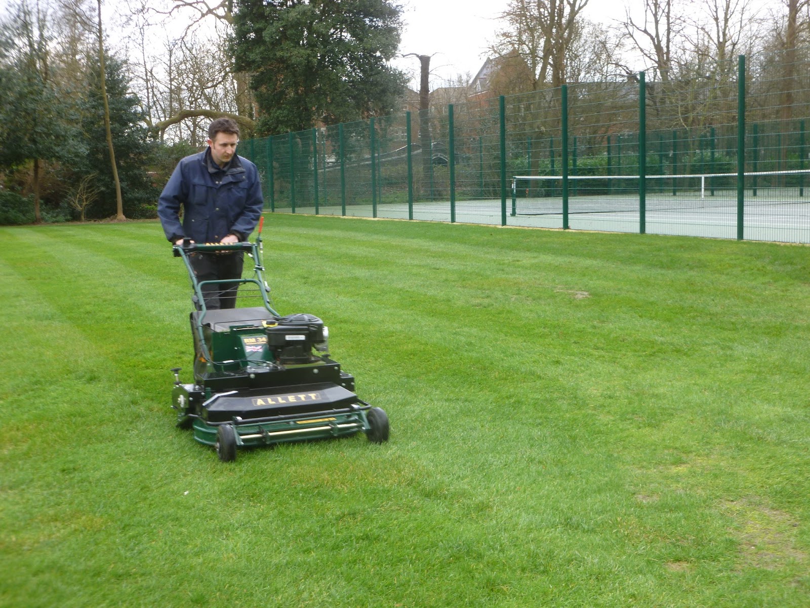Worcester College Gardeners 20092018 Lawnmower Demo 'Allett RM 34
