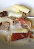 Spargelcremesuppe, legiert mit Eilage Spargelcremesuppe, legiert; Rezept für Spargelcremesuppe; Spargelcremesuppe mit Schinken