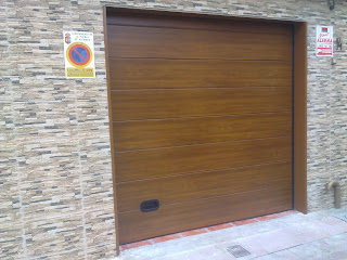 METALICAS ANUGAR S.C.: Puertas De Garaje