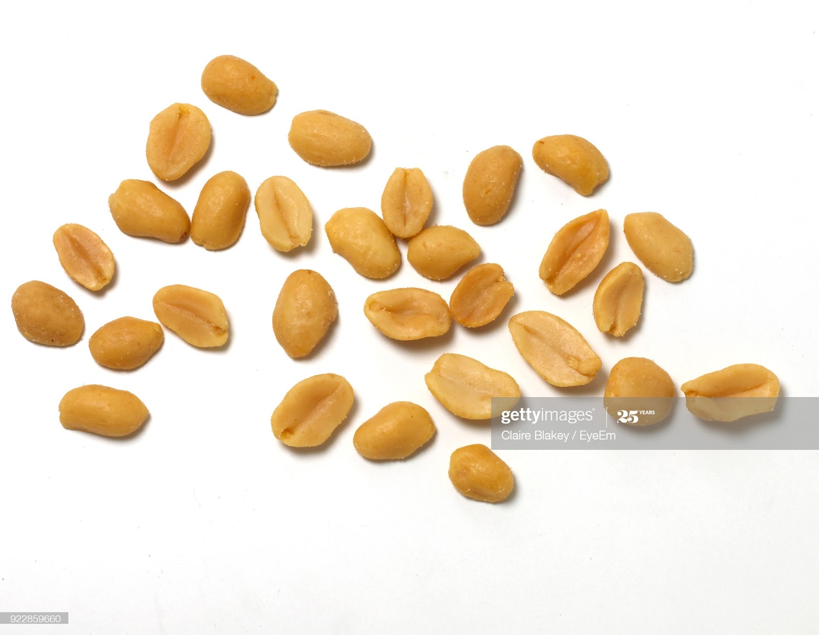What are the advantages of eating peanuts consistently?