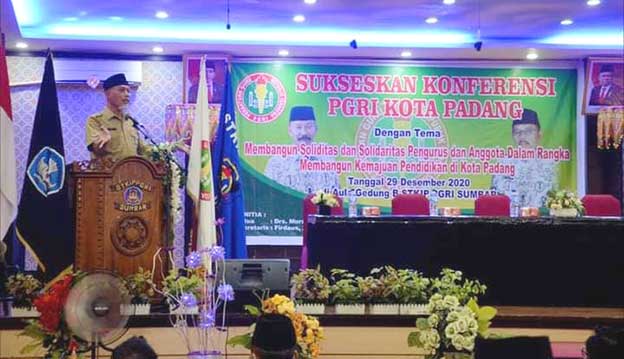 Walikota Mahyeldi Apresiasi Konferensi PGRI Padang
