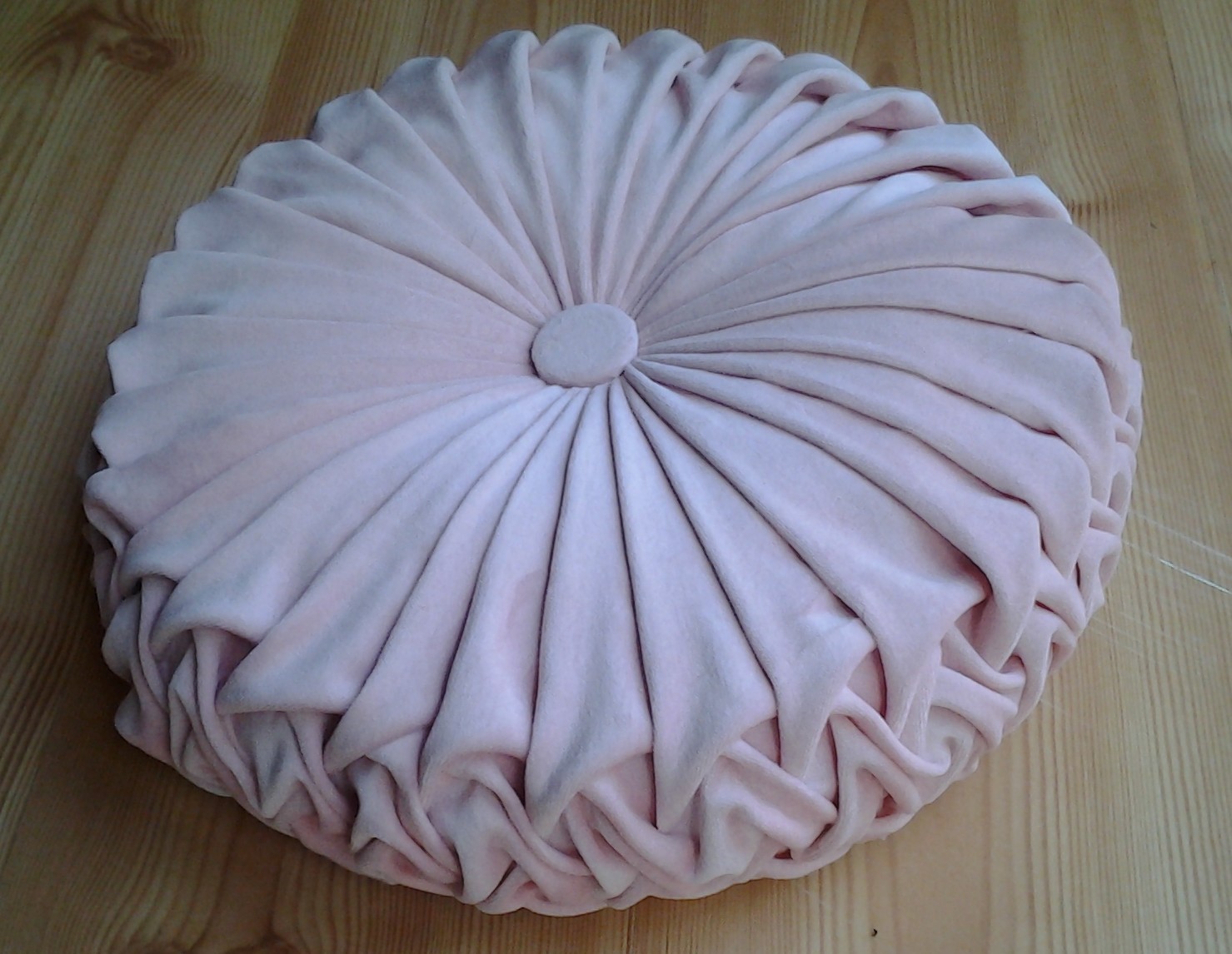 Anna knits and sews Round pintuck pillow