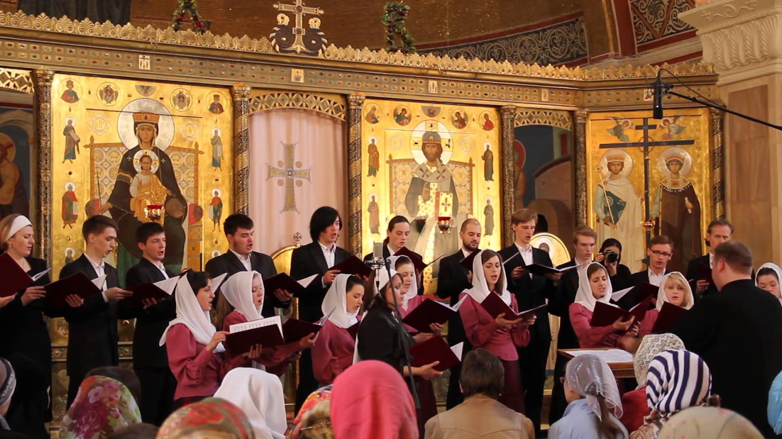 Православные песнопения хор. Хор в православном храме. Церковное пение в Пасху. Хоровое пение в храме. Хоровое пение в церкви.