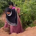 Cuma Pakai Gamis dan Sandal, Viral Nenek 74 Tahun Berhasil Mendaki Gunung