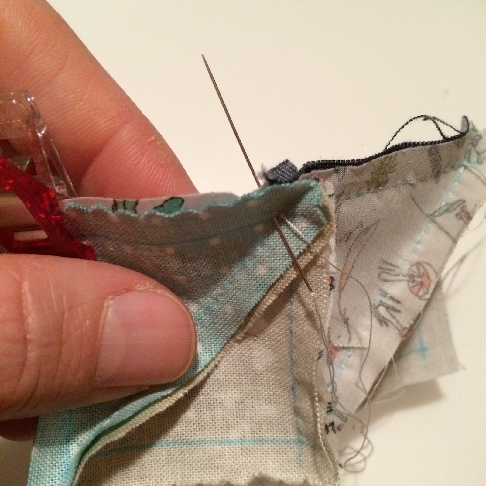 hand piecing a quilt / CHARM ABOUT YOU