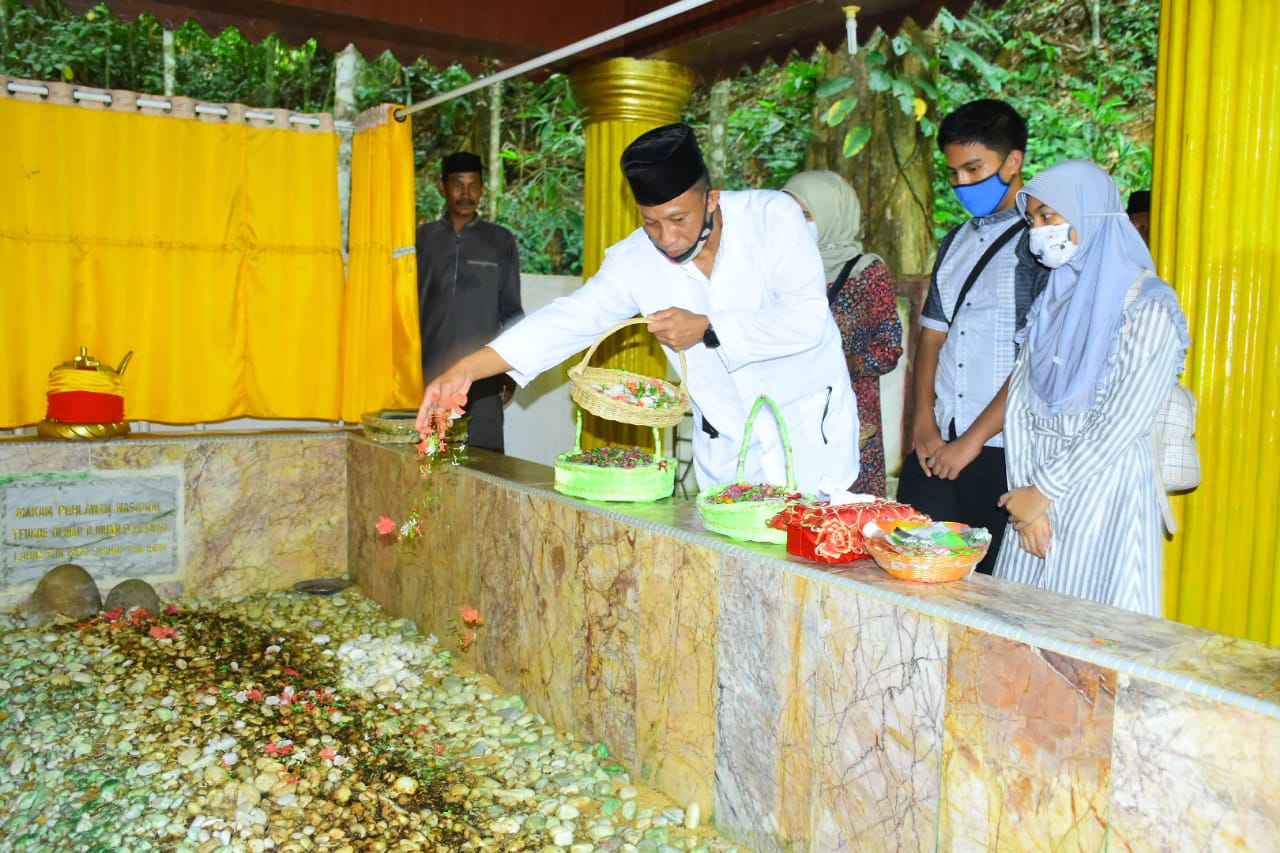 Sebelum Pindah Tugas, Danrem 012/TU Ziarah ke Makam Nasional Teuku Umar