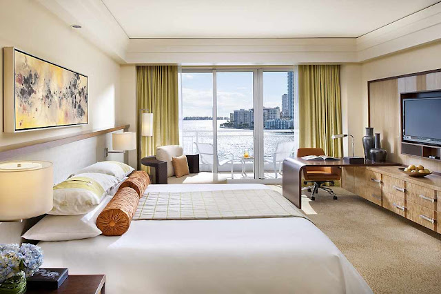 Experience the 5 Star Mandarin Oriental Hotel in central Miami, Brickell, offering luxurious rooms and suites, fine dining, private spa, meeting and wedding facilities.