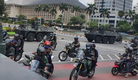 Pengamat: TNI akan jadi Banyolan "Tidak Pernah Perang, Bunuh Nyamuk dengan Meriam"