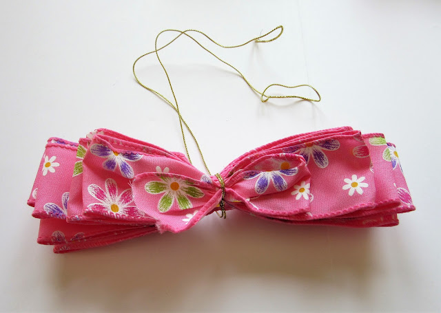 Beautiful gift bag bow
