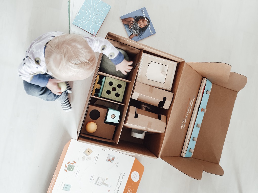 lovevery_Introducing the best premium play kit concept available - here are all the toys and content your baby child will need during the 0-3 years elisabeth rundlof