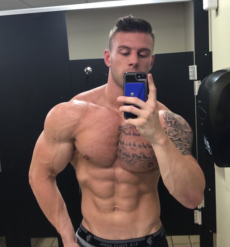 sexy-straight-men-strong-shirtless-muscular-body-masculine-alpha-selfie