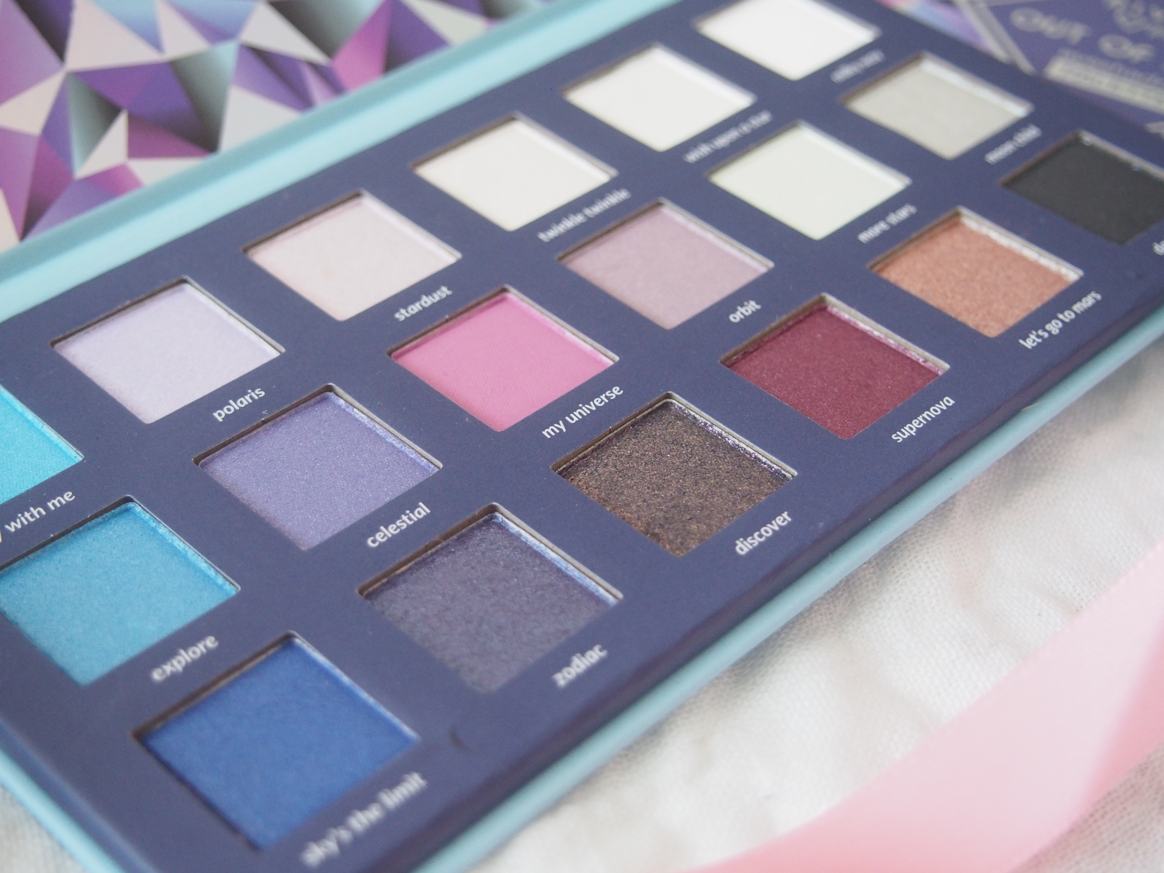 House of Skodulka Rival Loves Me Propadák roku paletky Out of Space