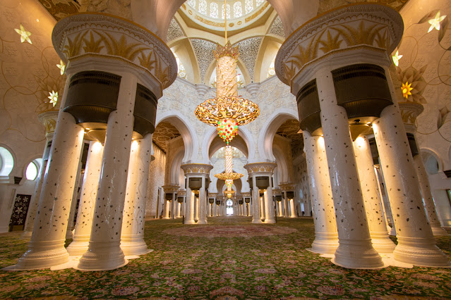 Interni Moschea dello sceicco Zayed Abu Dhabi
