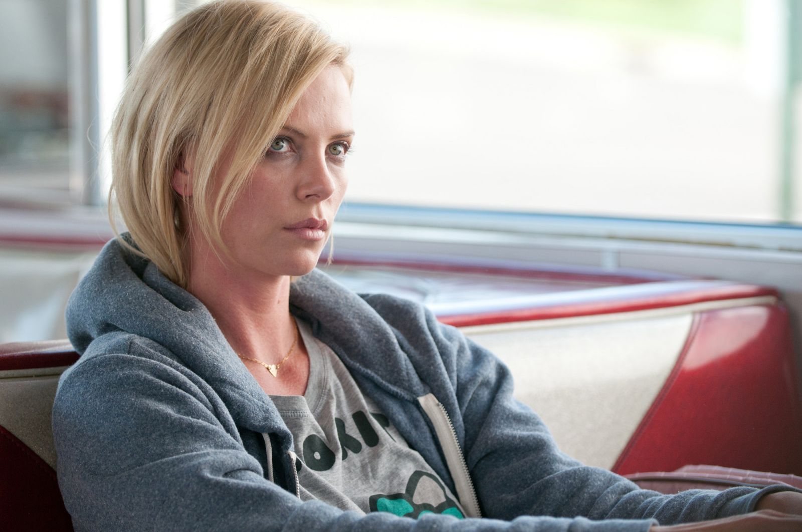 Early Review: Charlize Theron stuns in "Young Adult," a beautifully