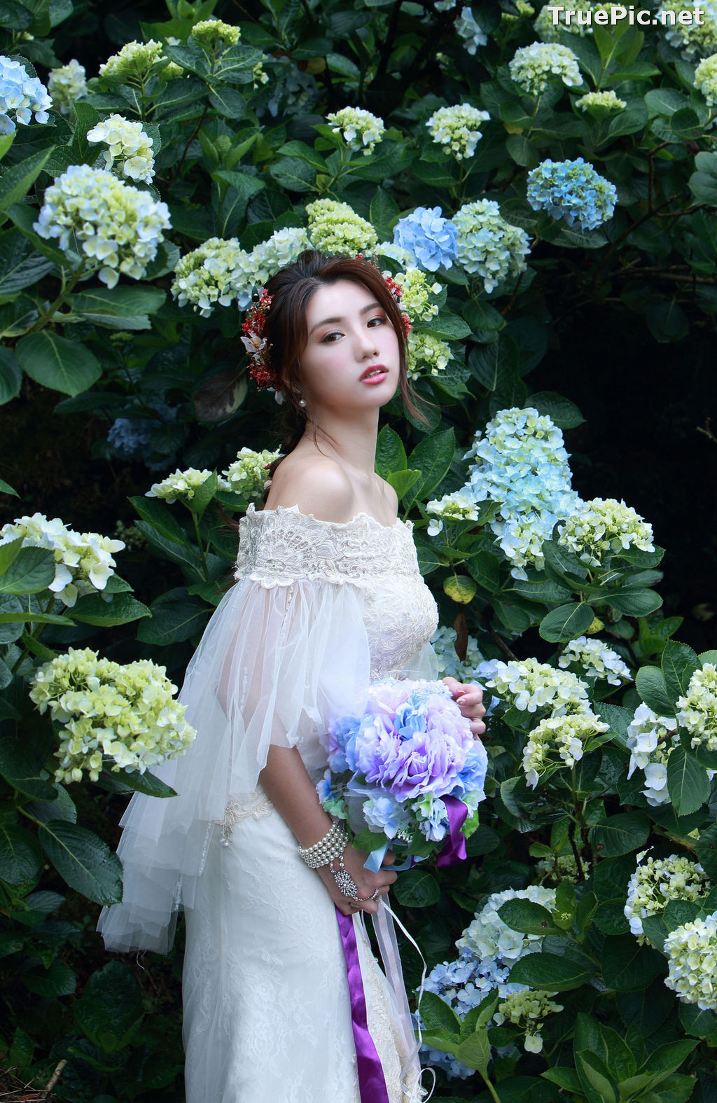 Image Taiwanese Model - 張倫甄 - Beautiful Bride and Hydrangea Flowers - TruePic.net - Picture-19