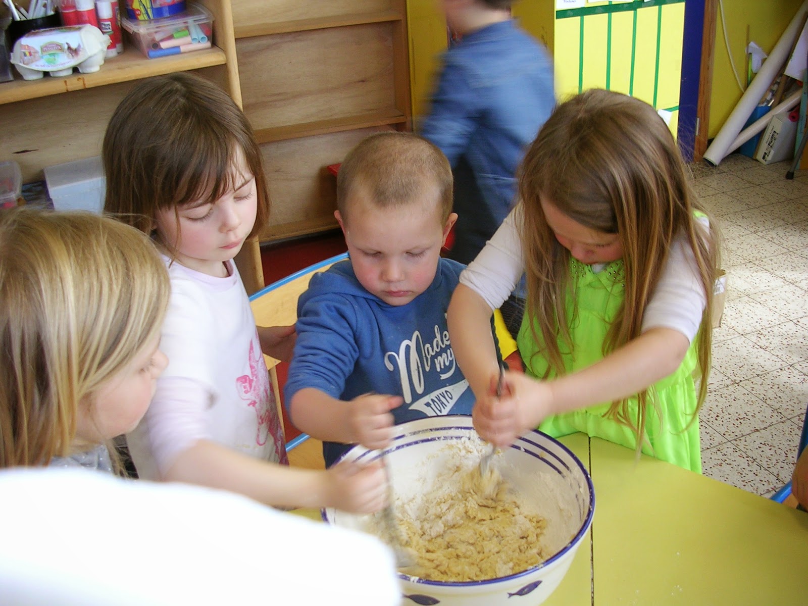 Ecole Communale de FAIRON: Activité culinaire en maternelle