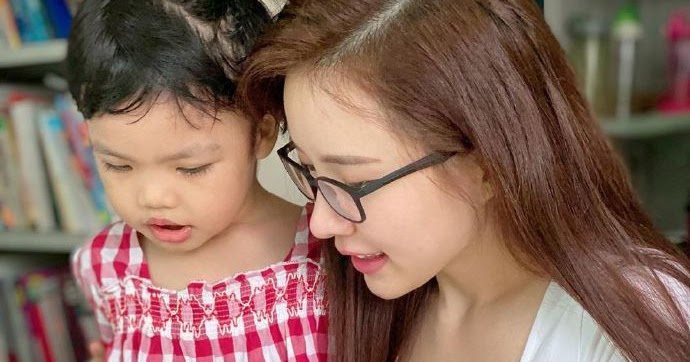 Hot girl…Nếu cô đồng ý nhận thêm tôi…. Tôi sẽ theo cô học suốt đời…. Suốt đời tôi chỉ theo một lớp. …Suốt đời tôi chỉ học cô thôi