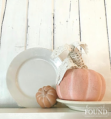 coastal style,beach style,decorating,diy decorating,re-purposing,white,DIY,vintage style,boho style,neutrals,vintage,thrifted,fall,pumpkins,fall decorating, pumpkin decor, decorating with pumpkins, diy pumpkins,lace pumpkins, crochet lace pumpkins,fall home decor,farmhouse decor, add lace doilies to pumpkins for boho style, boho chic fall home decor