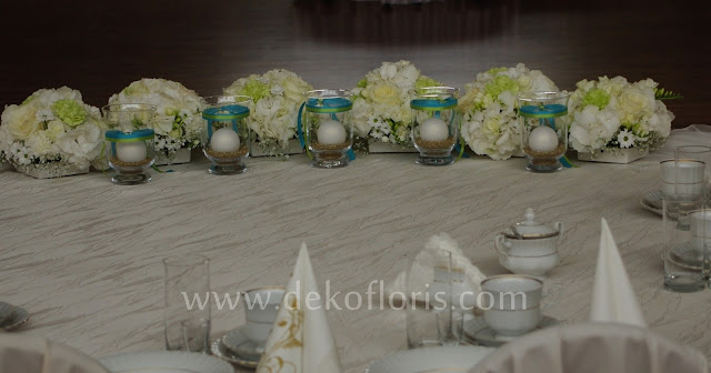biało zielone dekoracje kwiatowe na stole weselnym opolskie