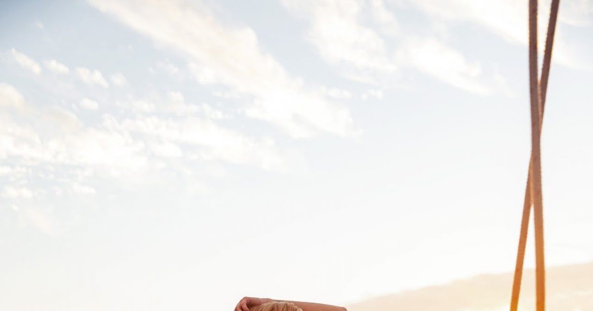 DC COMICS AND ARROWVERSE : Arrow Star Katherine McNamara - Venice