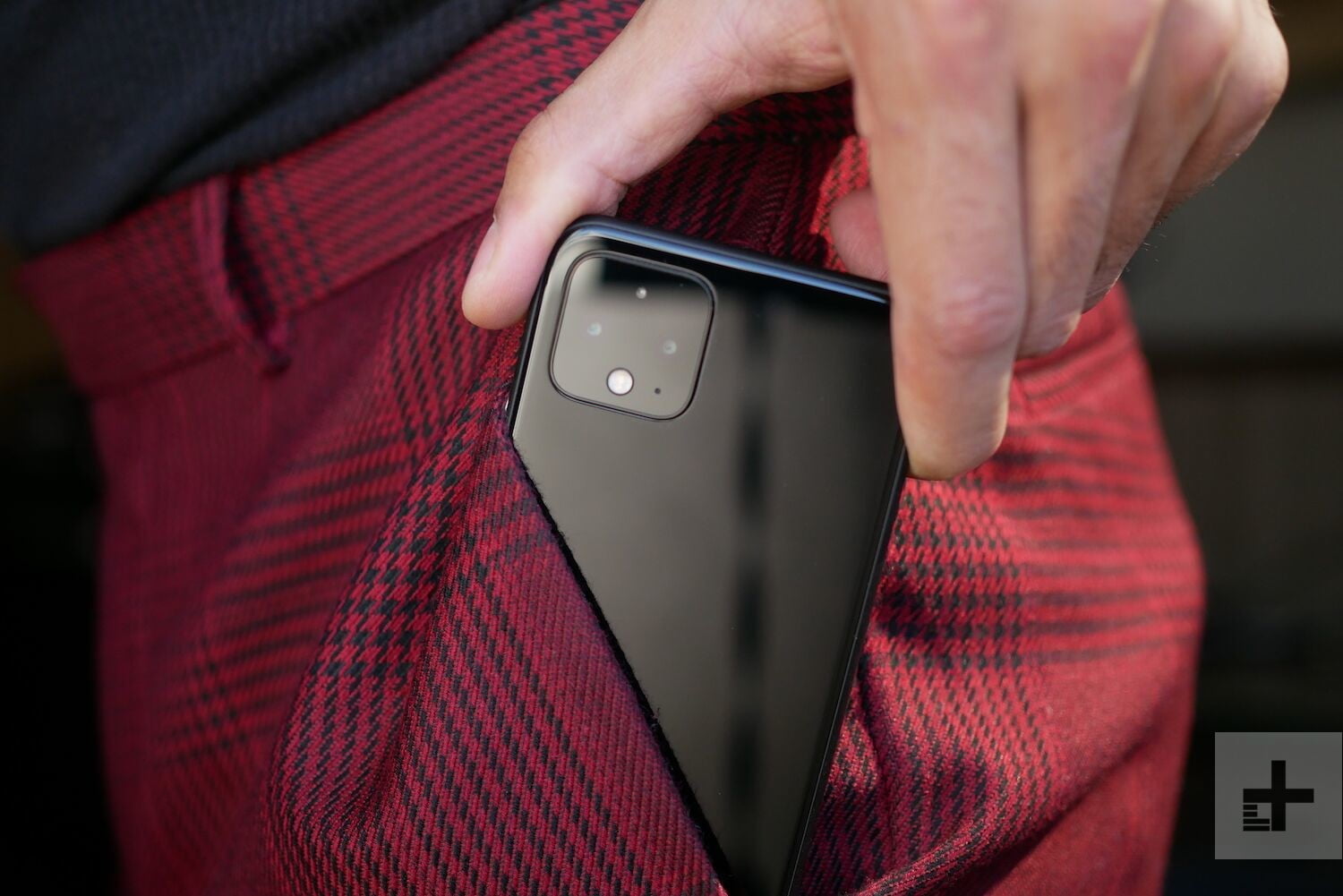 [Poll] Which Pocket Do You Use To Put Your Phone In?