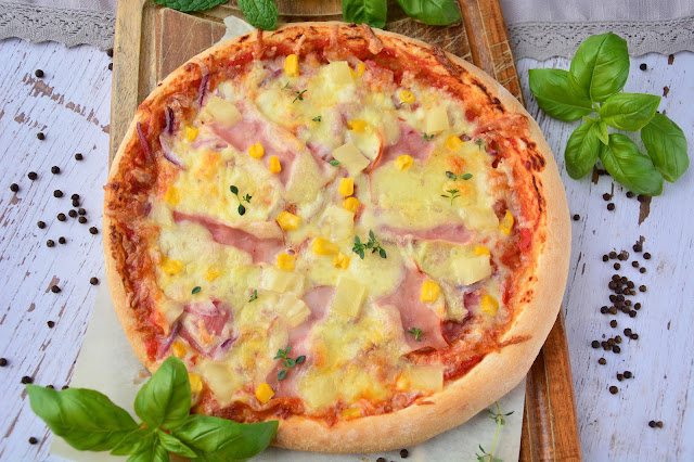 pizza z szynką i serem www.e-ksiazkakucharska.pl