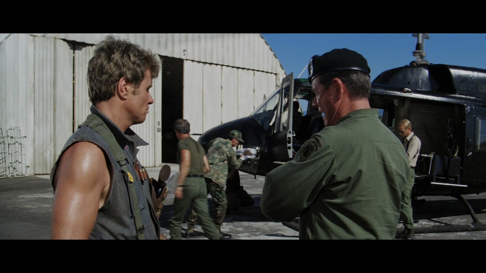 Rambo+2+%281985%29+1080p+BDRemux+Latino+-+Ingles.mkv_snapshot_00.35.52.941.jpg (1600×900)
