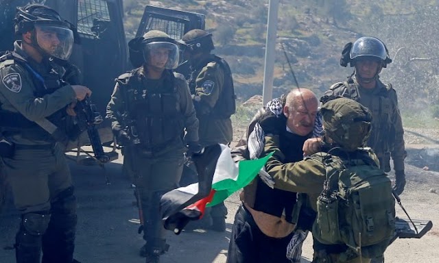 إصابة مئات الفلسطينيين في مواجهات مع جيش الاحتلال الإسرائيلي في الضفة