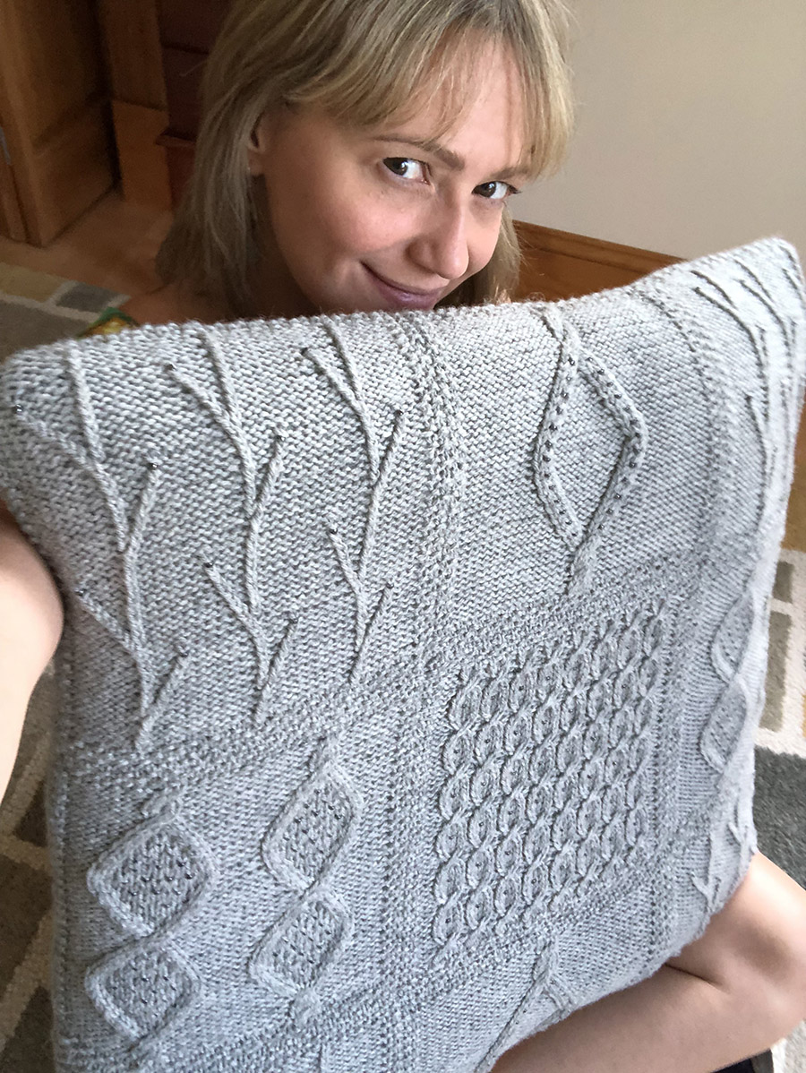 Who Doesn T Want A Gigantic Cushion A Free Kal Pattern From