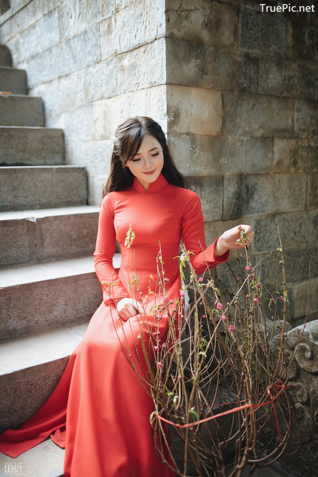 Image-Vietnamese-Model-Beautiful-Girl-and-Ao-Dai-Red-Vietnamese-Traditional-Dress-TruePic.net- Picture-7