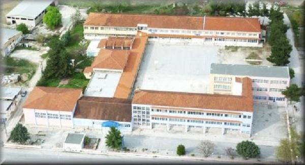 Μαθήτρια έβγαλε μαχαίρι έξω από το 1ο ΕΠΑΛ Σερρών