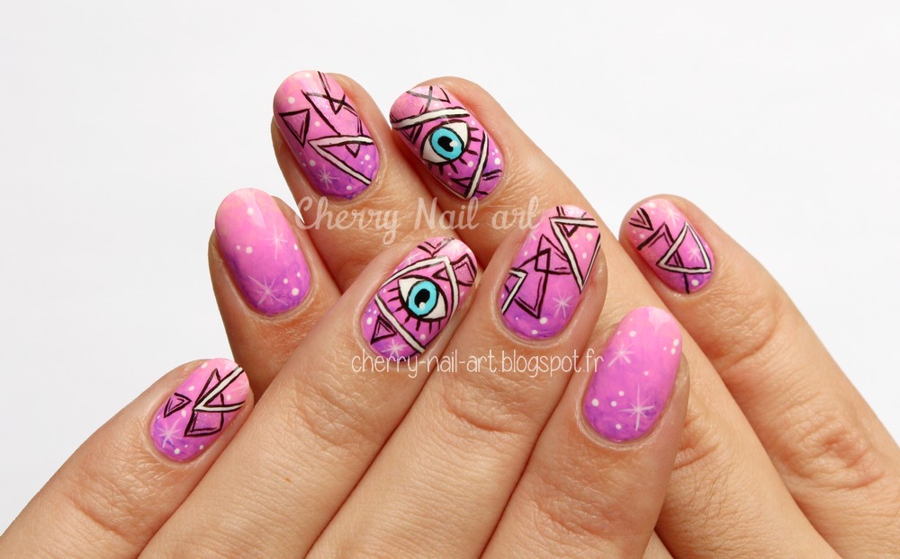 nail art esoterique galaxie triangles