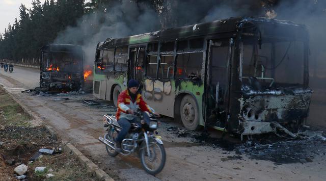 Satu Sopir Bus Tewas Ditembak Saat Evakuasi Warga Aleppo Satu Sopir Bus Tewas Ditembak Saat Evakuasi Warga Aleppo