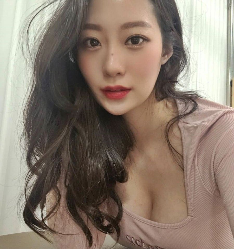 [레이싱걸] 교사출신 필라테스 강사 - 와이드섬