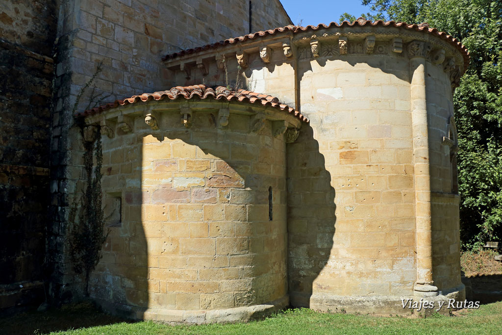 Ábsides de la iglesia de San Pedro de Villanueva, Cangas de Onís, Asturias