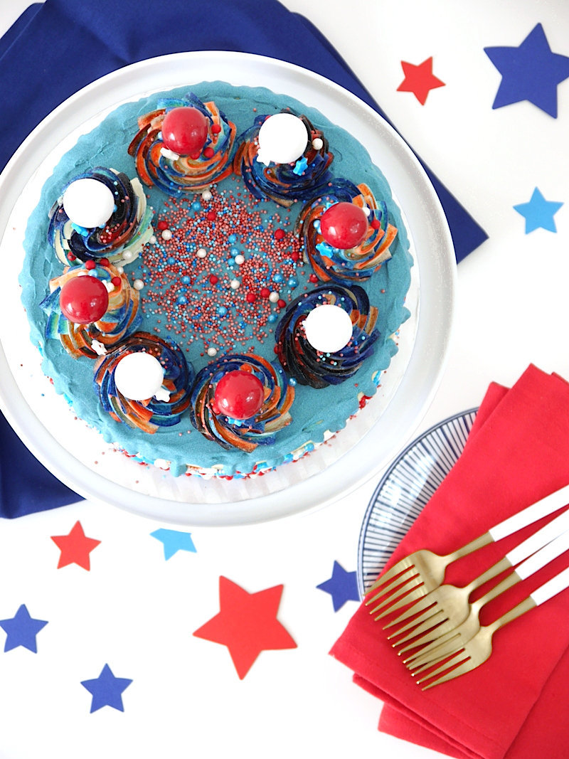 Red, White and Blue 4th of July Layer Cake - Party Ideas | Party