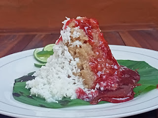 Unik, Sambut Kemerdekaan RI ke-76, Tiwul di Kudus Jadi Merah Putih 1 IMG 20210815 WA0110