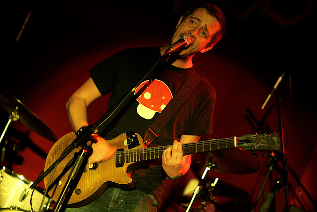 johnny's garage: LOS EXPLOSIVOS (MEH) + KILL KENNY (SLO)
