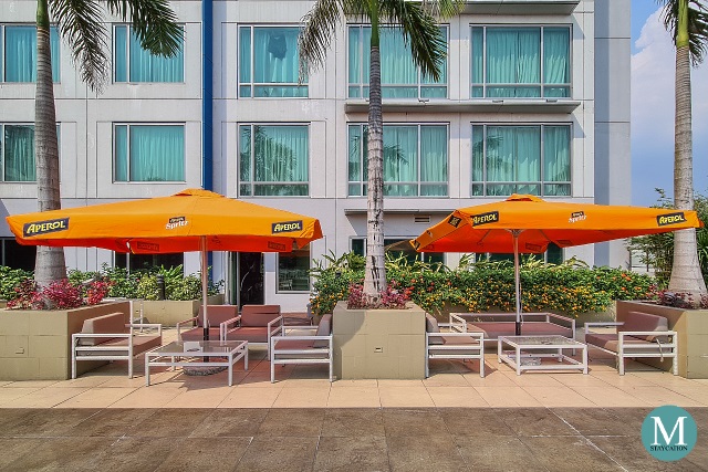 The 6th Pool Bar and Lounge at Novotel Manila Araneta City