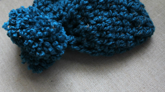 DIY // How To Crochet Chunky 4 Pom Pom Crochet Hat! Free Crochet Pattern!
