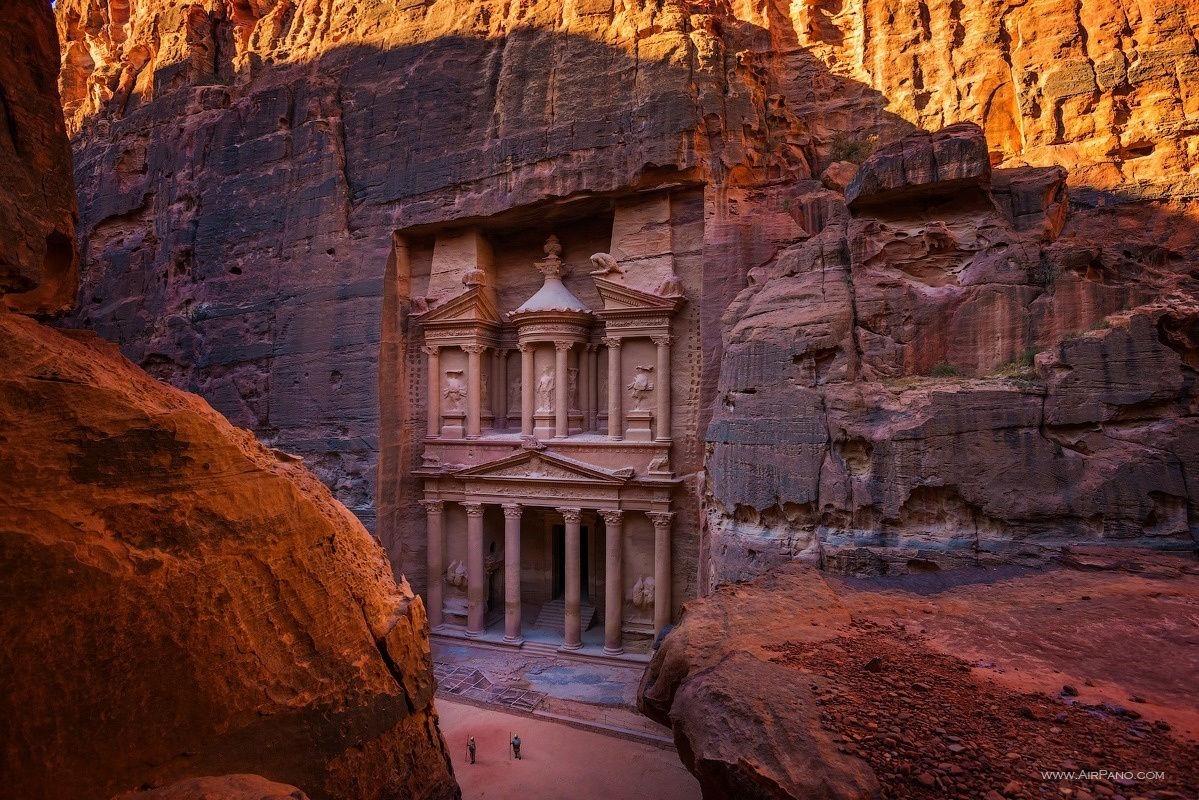 Ancient buildings in the rock of Petra, Jordan. - The Seven Wonders Of The World Look Totally Different In These Unique Photos.