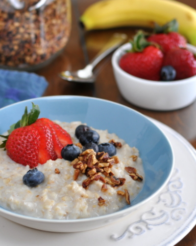 How to Transform Your Morning Oatmeal with Creamy Oatmeal ♥ KitchenParade.com, half steel-cut oats and half old-fashioned rolled oats cooked in part milk, part water. Great texture. Great for meal prep. Weight Watchers Friendly.
