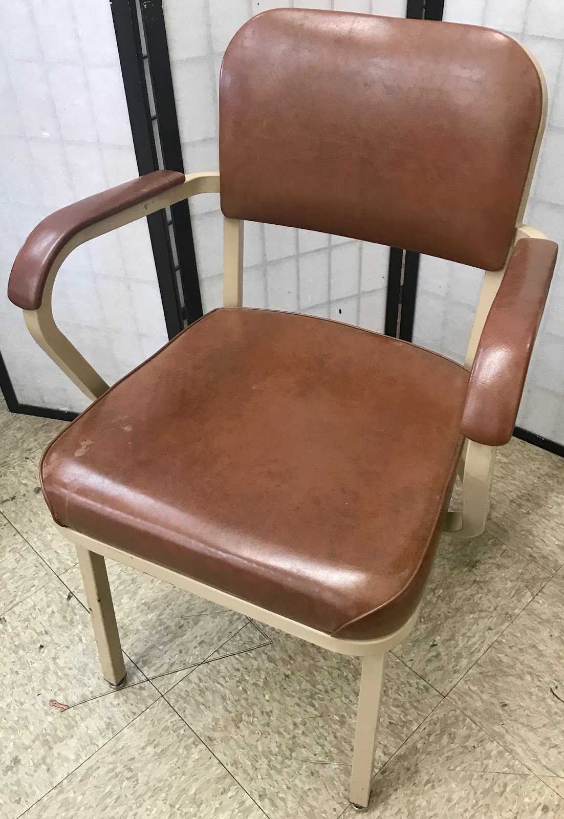 Uhuru Furniture & Collectibles 469517 Midcentury Brown Leather