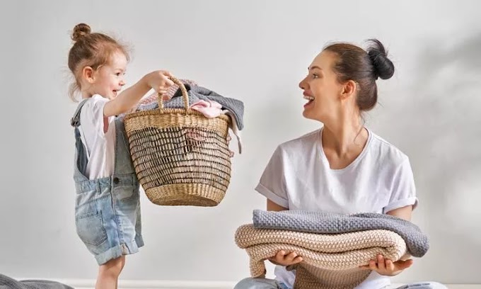 Γιατί τα ρούχα σκληραίνουν όταν τα απλώνουμε; Δείτε πώς θα τα κάνετε απαλά σαν να βγήκαν από στεγνωτήριο!