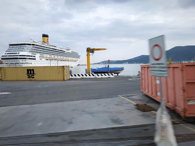 Le Costa Fortuna dans le port de La Spezia