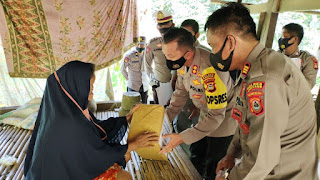 Penuh Haru Menyelimuti Nenek Sakaria, Ternyata Ini Ula Kapolres Enrekang