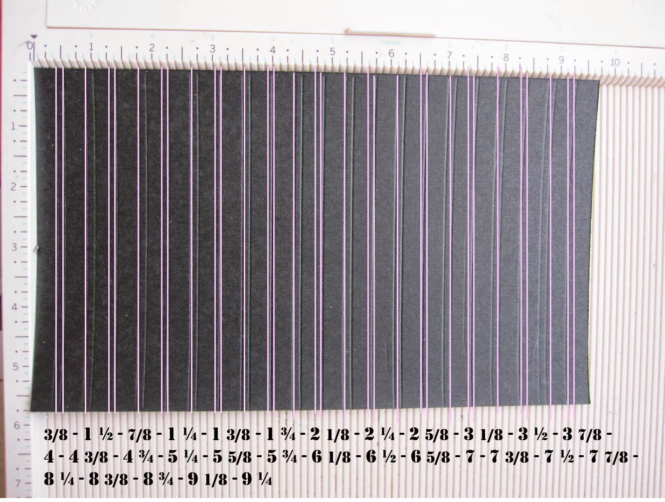 paso 1 tutorial mini-álbum scrapbook, tabla de plegado con papel básico marcado y medidas a marcar