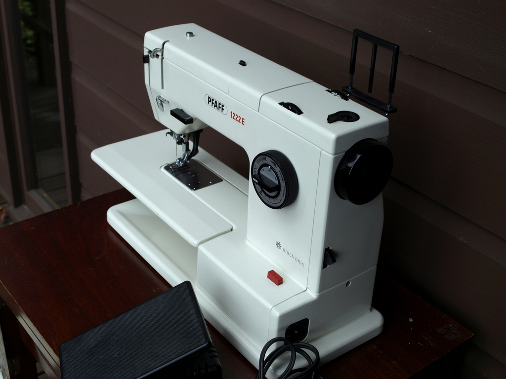 Tight Acres Pfaff 1222E